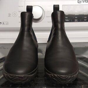 Spingle Move Black Leather Japanese Chelsea Boots – Men’s US 7.5